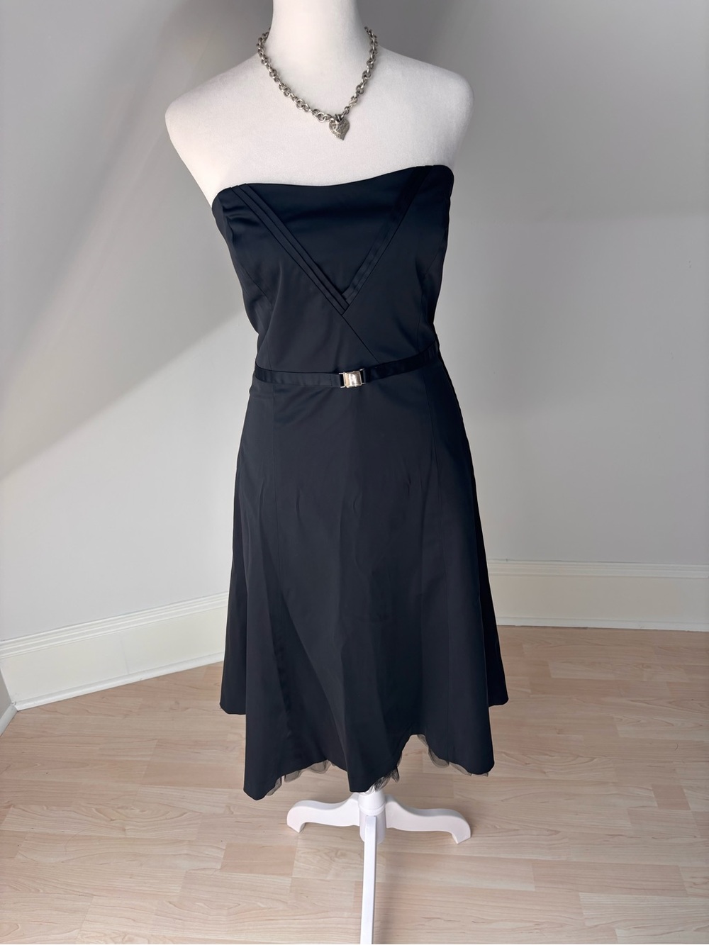 RW&CO. Strapless Cocktail Dress 🖤